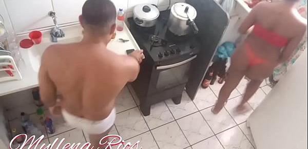  Dando gostoso pro Leo ogro na casa da minha amiga